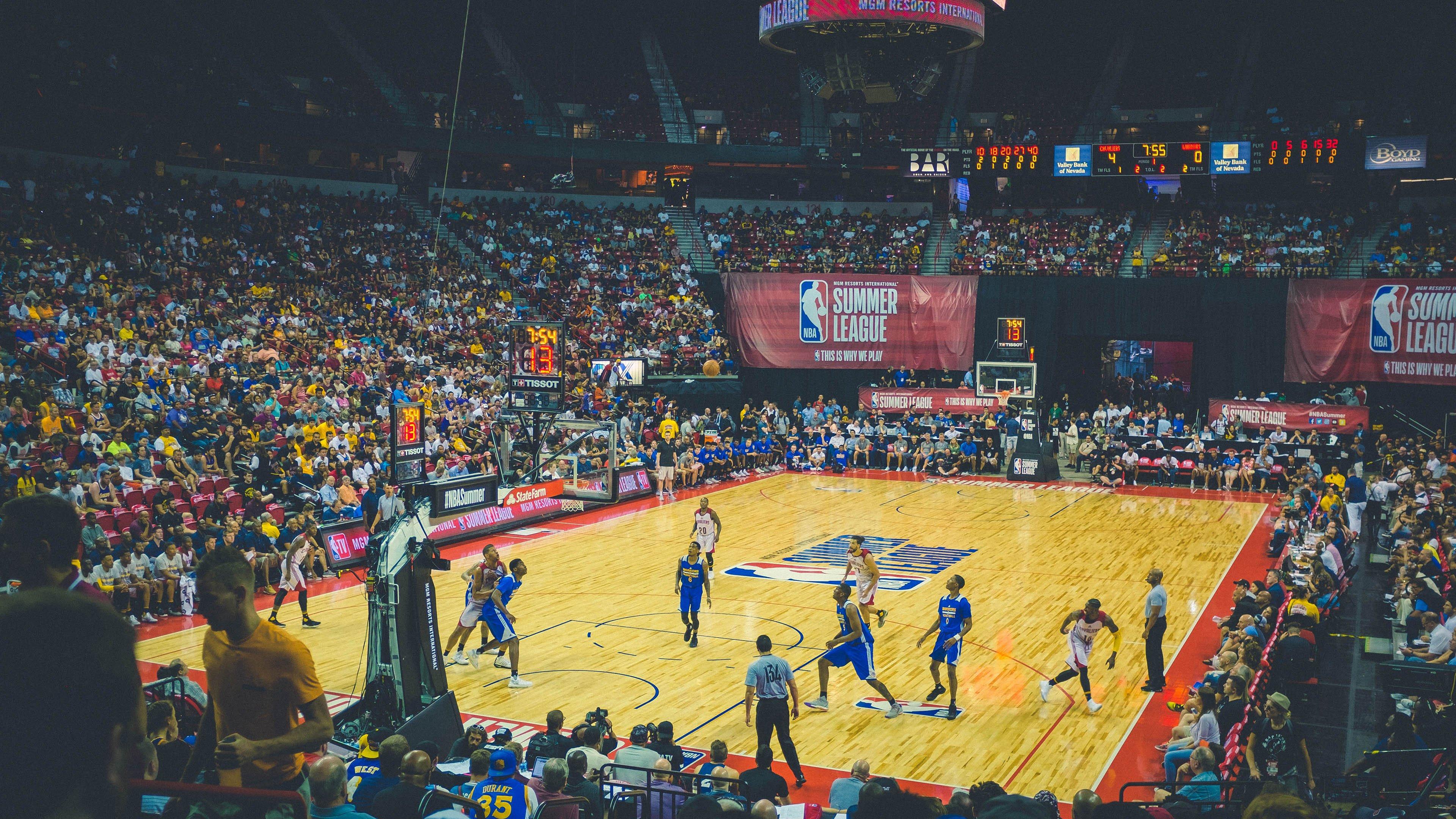 早报联赛八连胜完美收官！新科圣诞冠军加冕，争冠格局生变