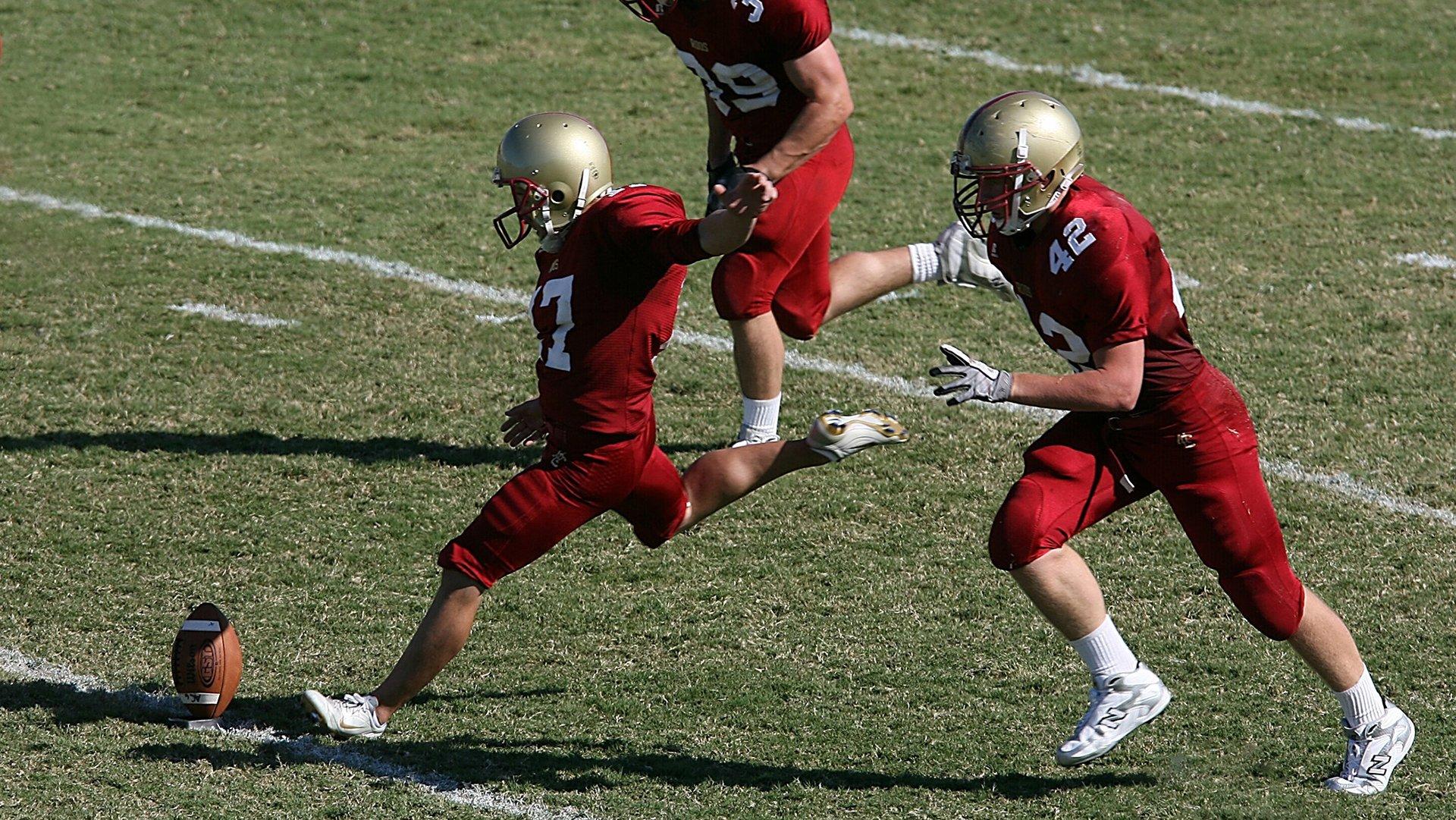 国际足联年度最佳阵容后卫候选揭晓，范戴克、萨利巴、阿什拉夫引领防线之争